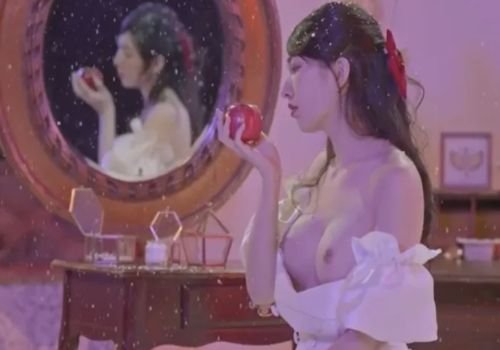 Địt lần đầu tiên với Bạch Tuyết